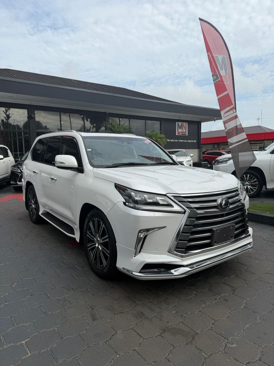 Lexus LX 570 - thumbnail 3