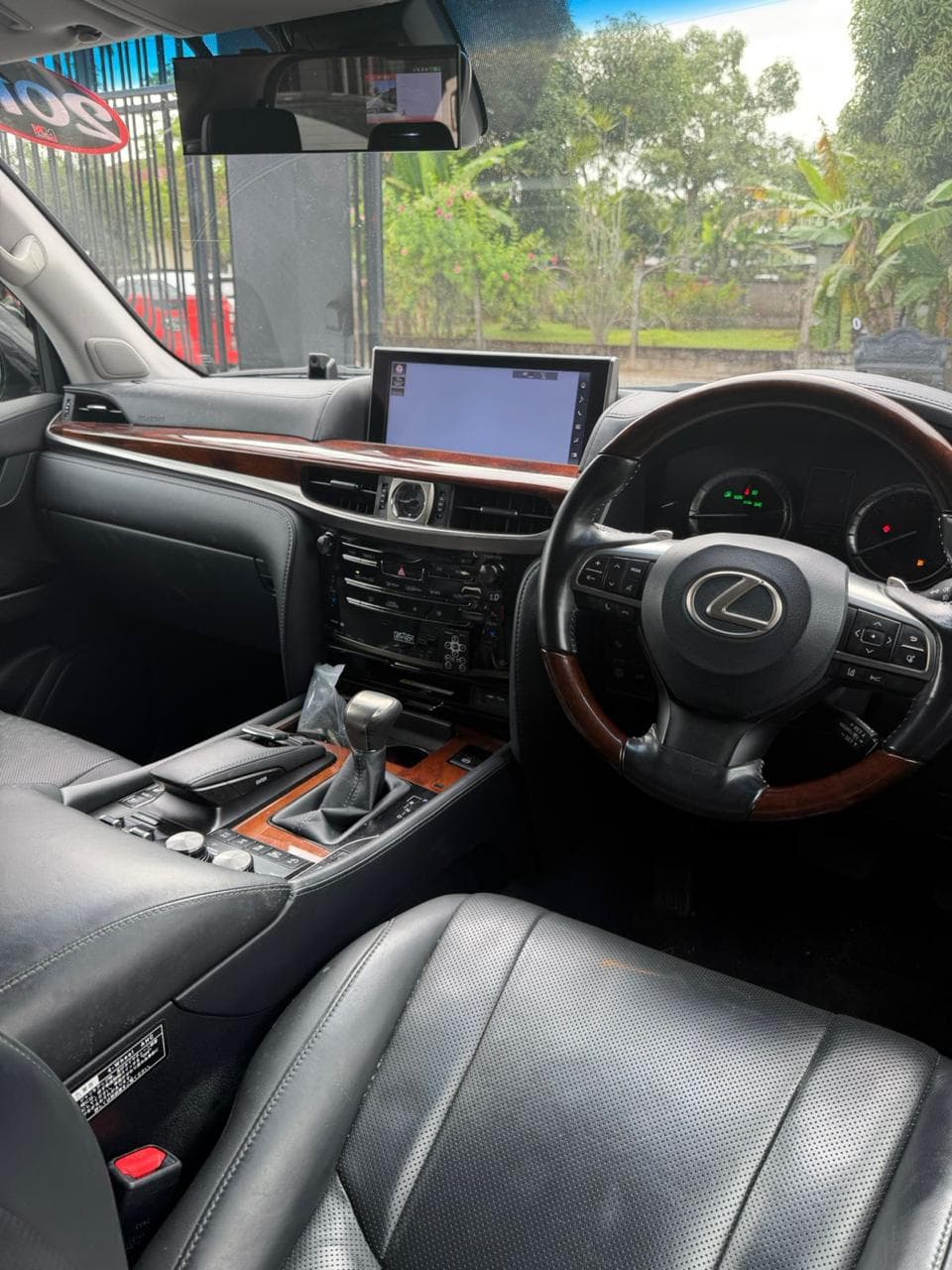 Lexus LX 570 - thumbnail 7
